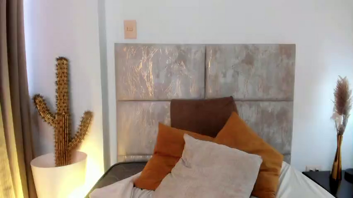 NahomyStone