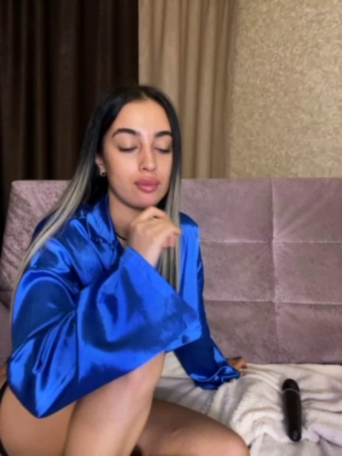 black-Lexi1