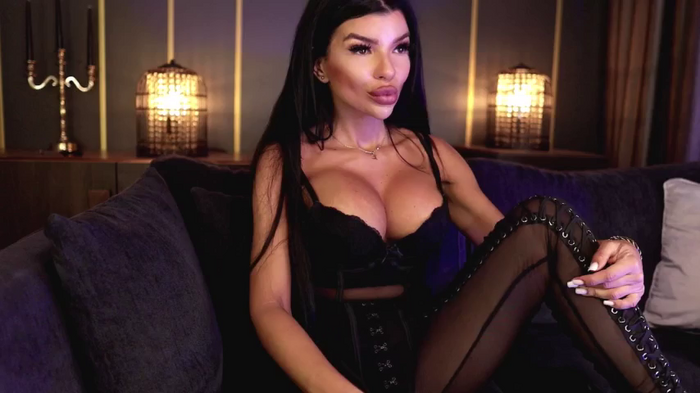 EleniaDevons