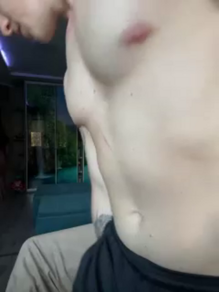 GroteskCouple