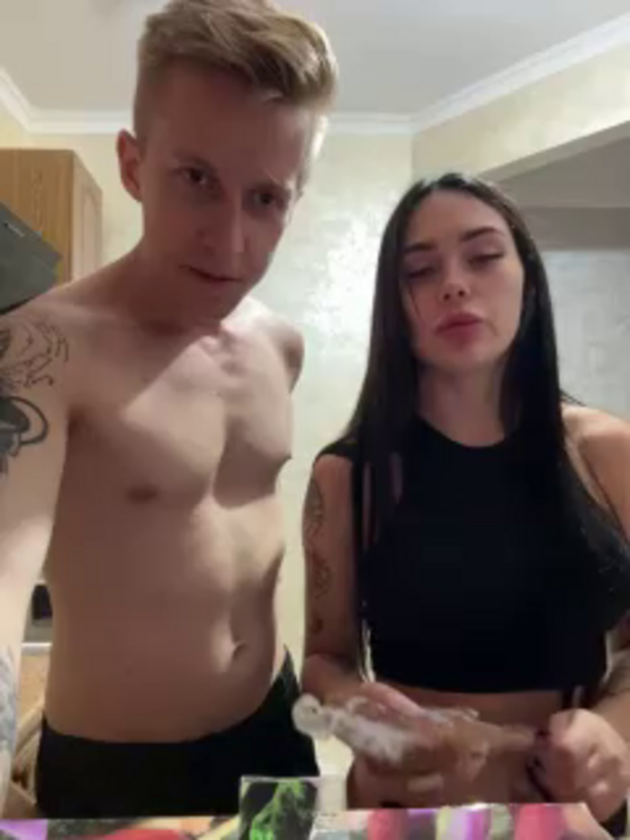 GroteskCouple