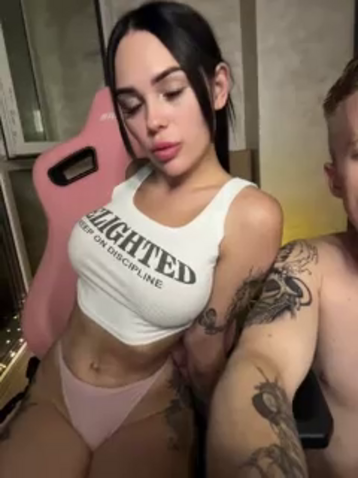 GroteskCouple