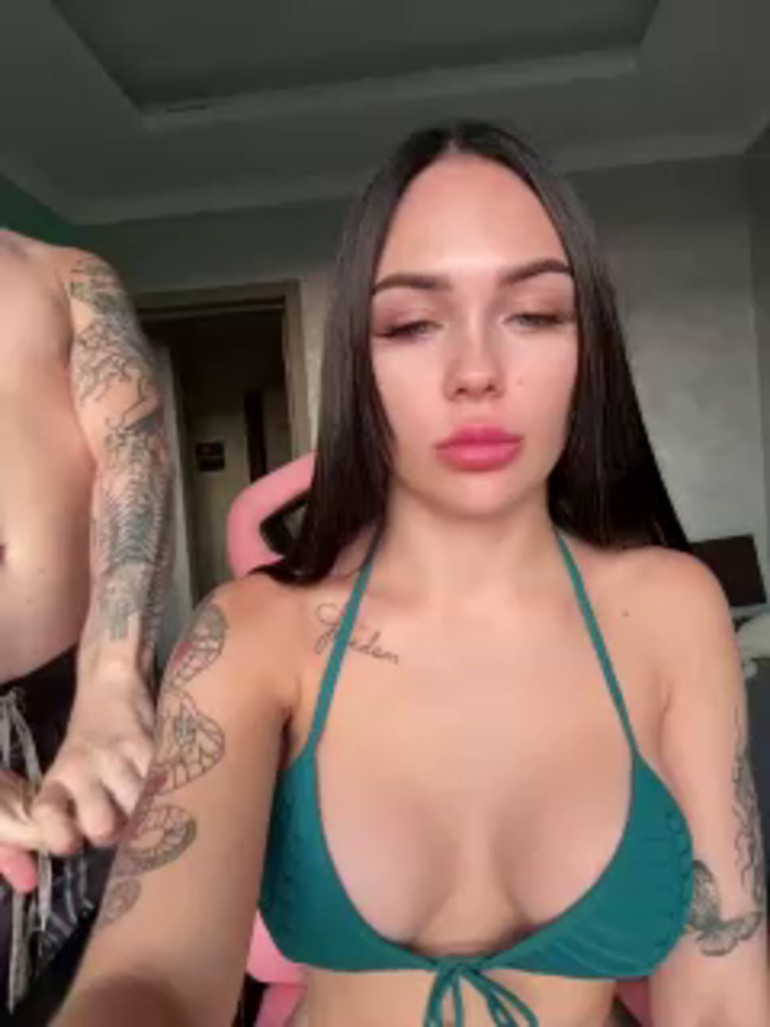 GroteskCouple