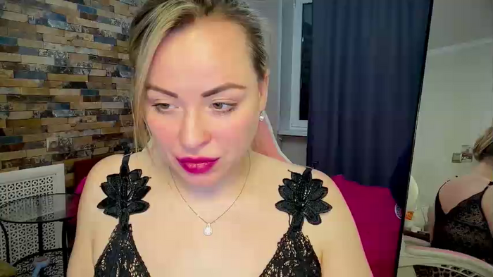 HollyDoll