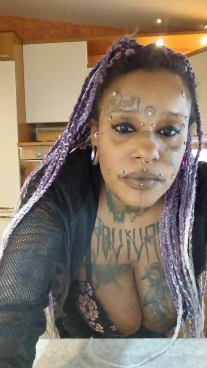 2024/05/06/cam4-blackwitchsg-00-28-10