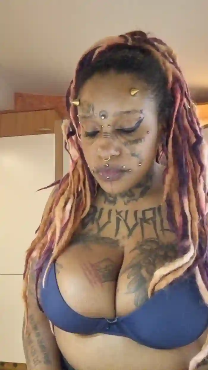 2024/05/18/cam4-blackwitchsg-20-25-16