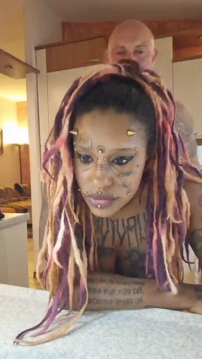 2024/05/18/cam4-blackwitchsg-20-42-49