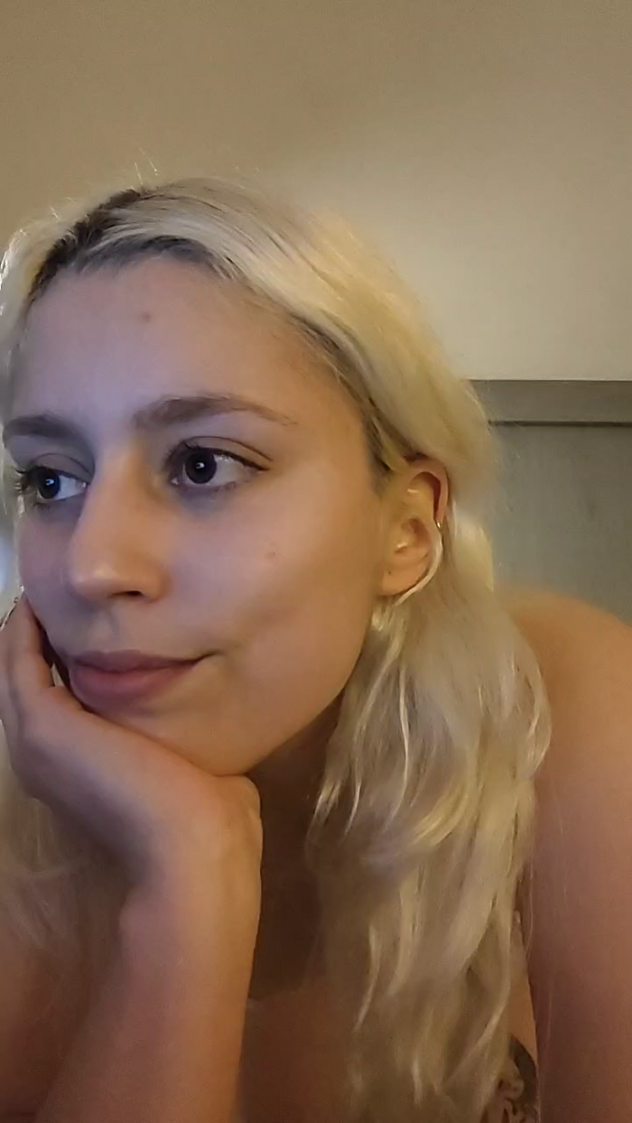 emi_laura