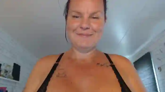 2024/09/09/cam4-horneymilfswe-10-52-58