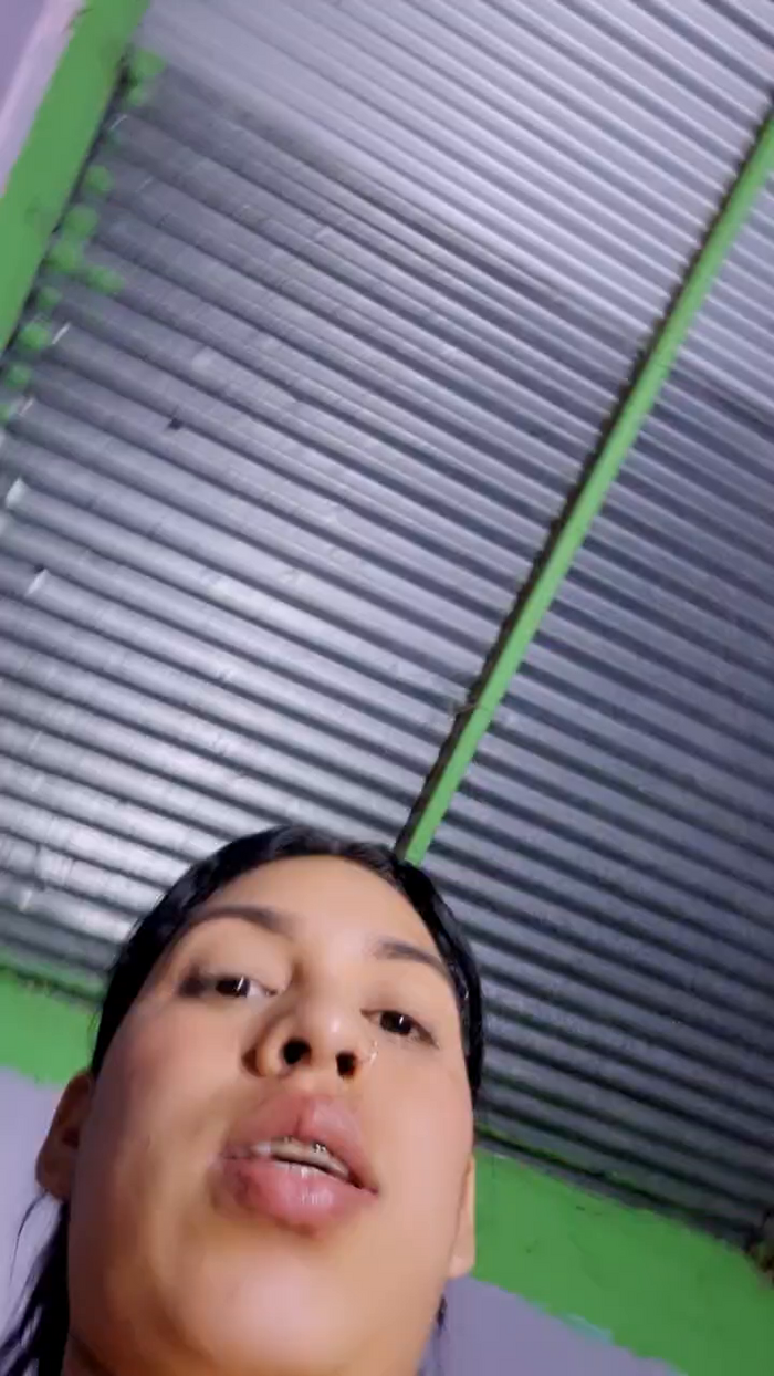 girl_pee