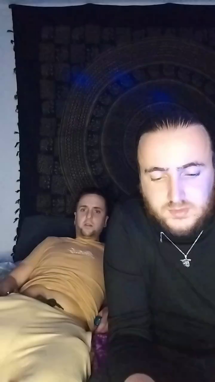 Le____s