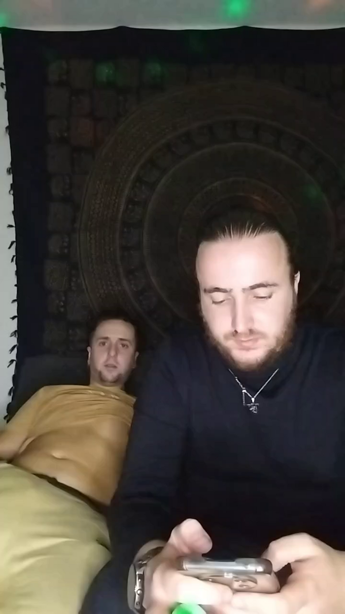 Le____s