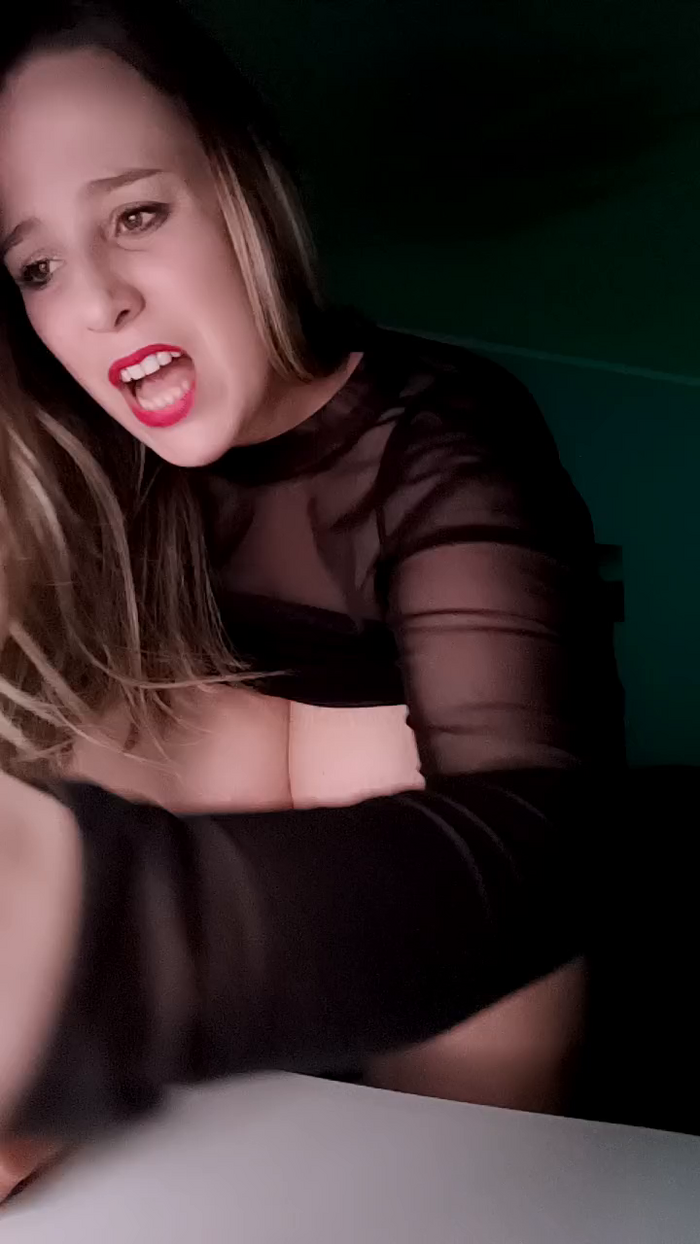 emma96_hot