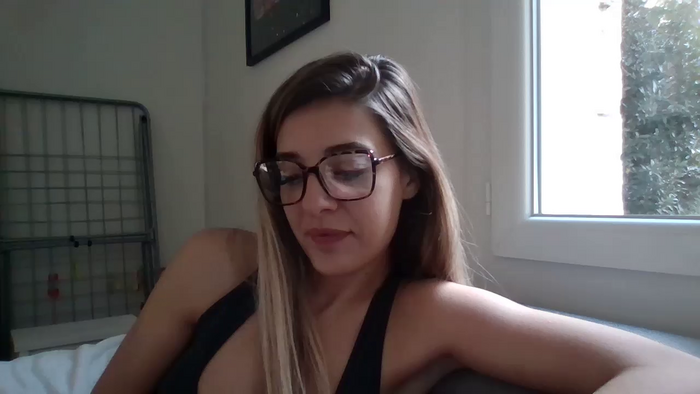 Ava31_