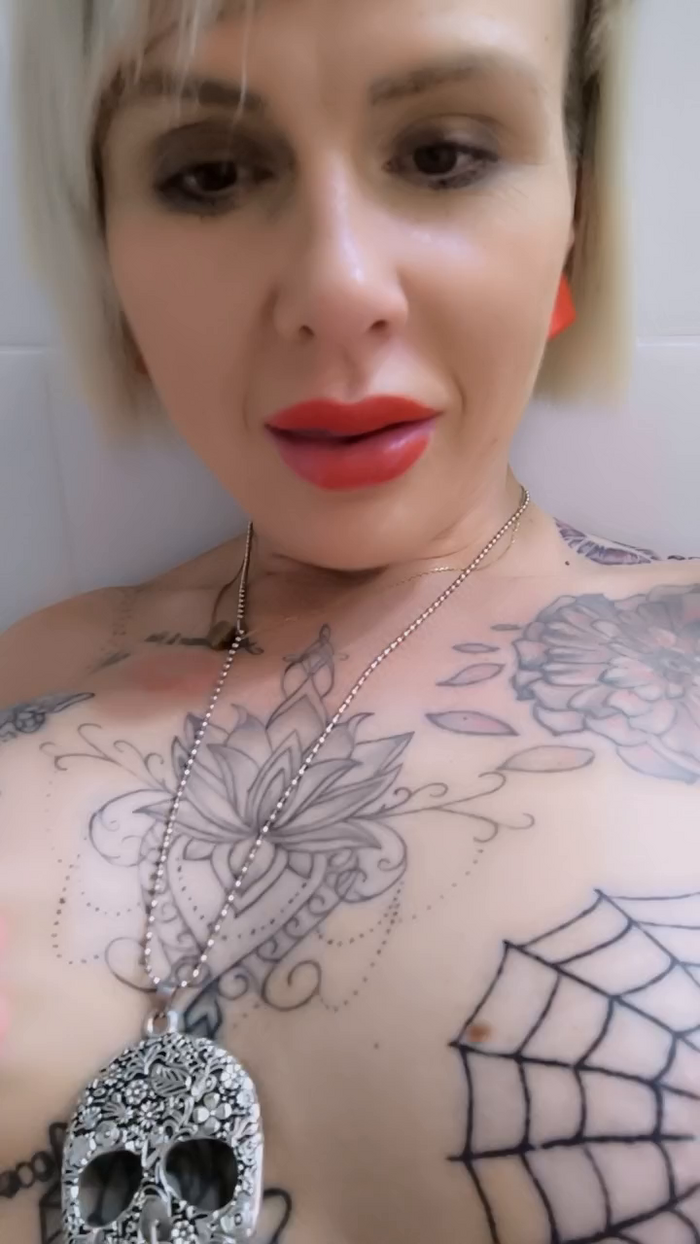 Nanina_hot
