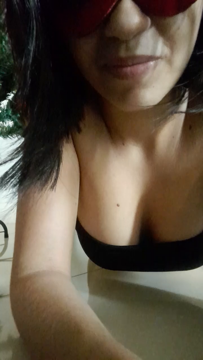 Larissa__