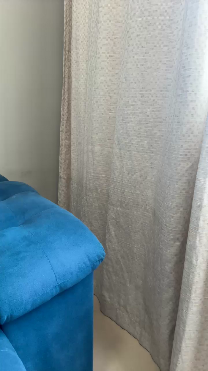 Larissa__