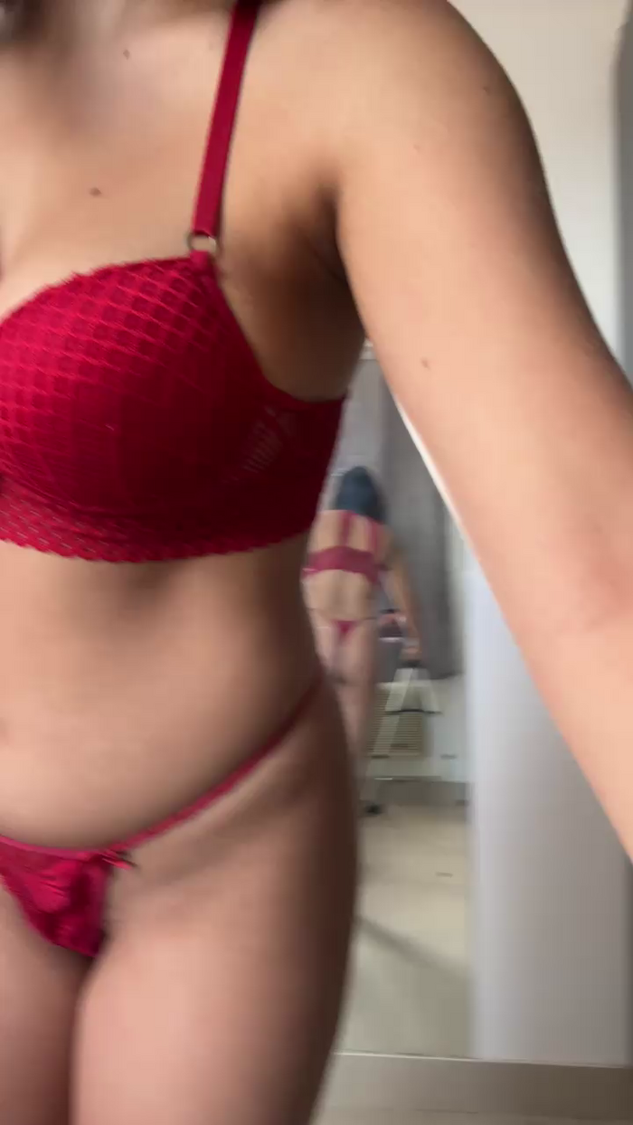 Larissa__