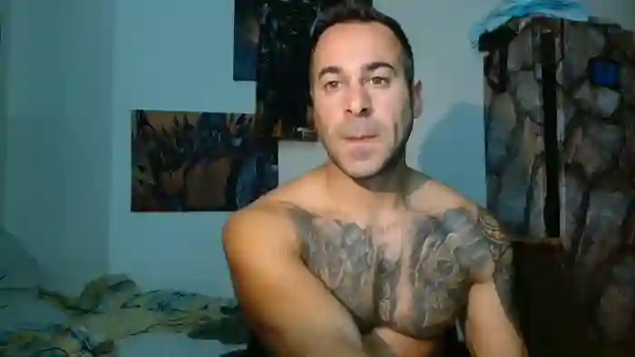 2025/01/01/cam4-king4four-15-48-18