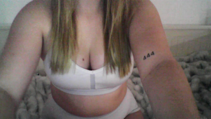 Camgirlie19