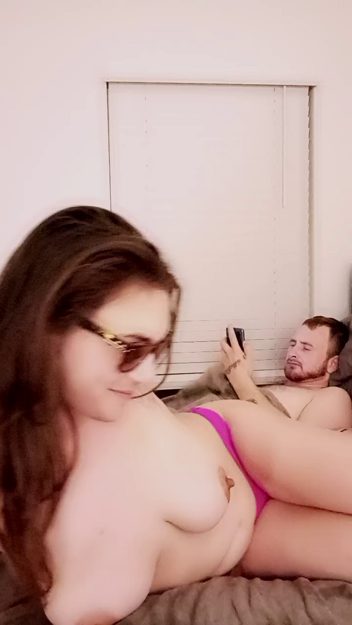 Hpney_Suckle_Me