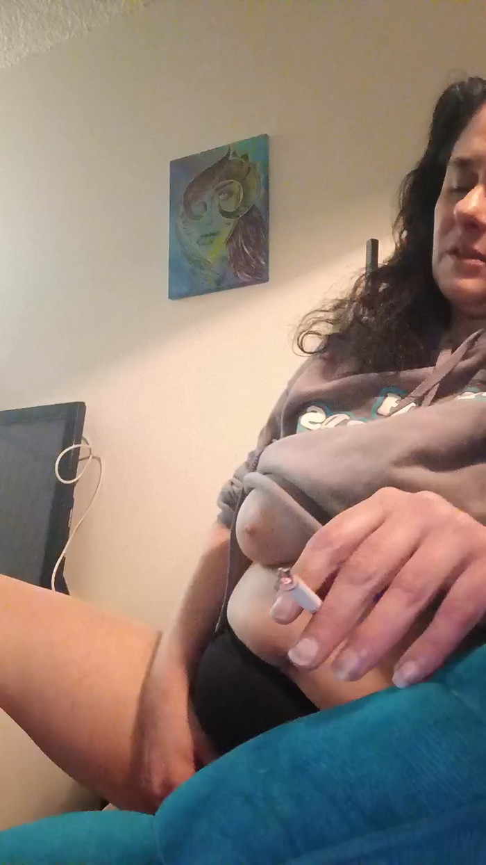 RosiePeeking