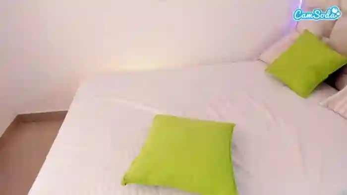 2024/05/05/camsoda-carolinafox-19-06-13