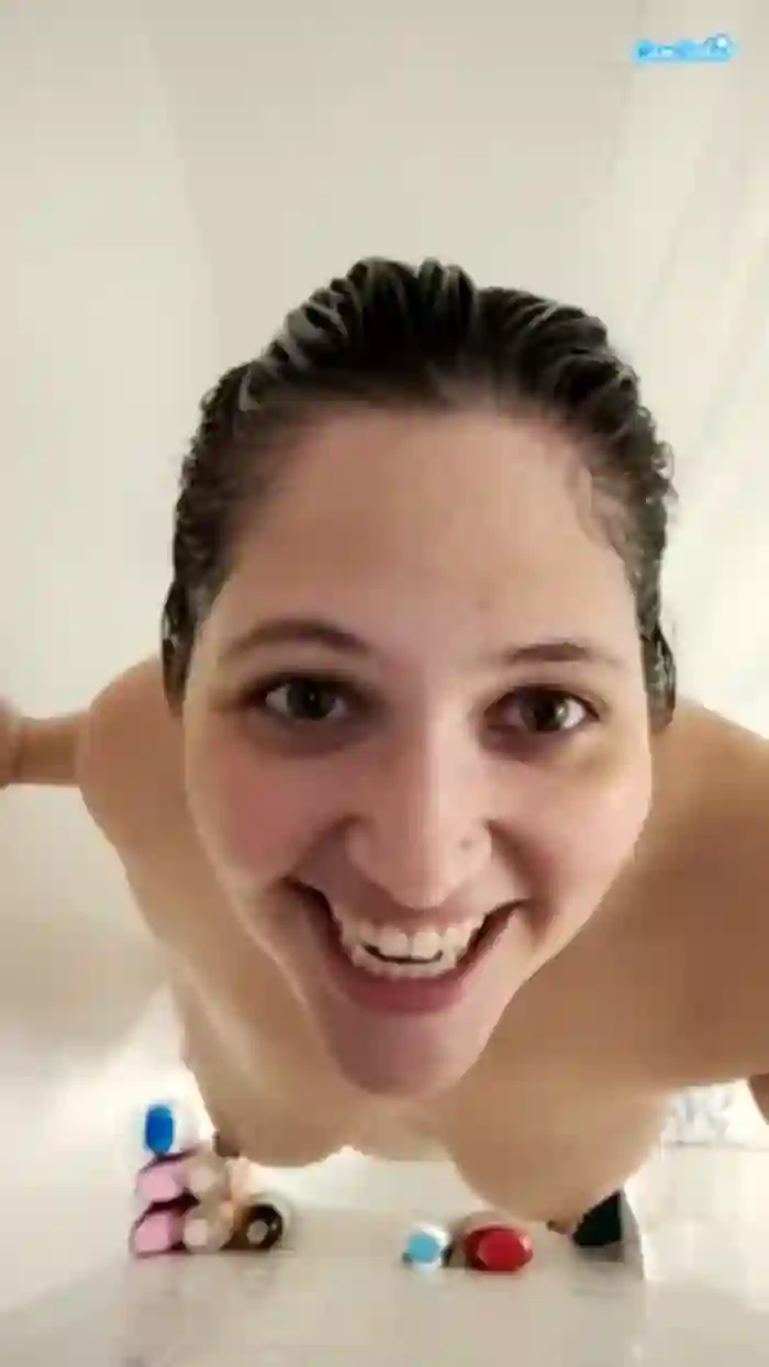 2024/08/29/camsoda-adrianeblake-02-16-28