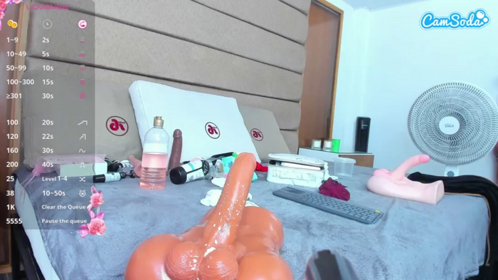 crystal-bennz