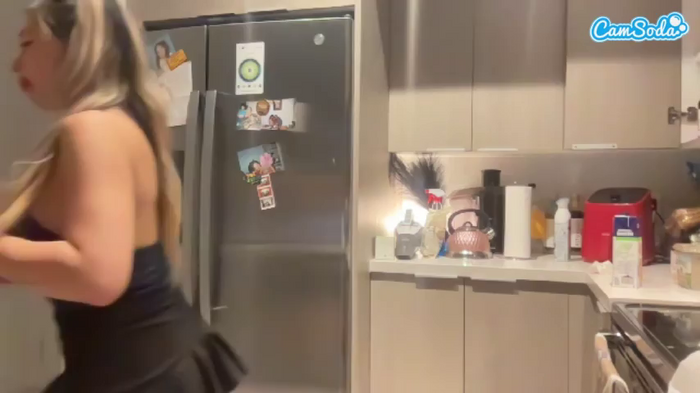 curvyellaxo