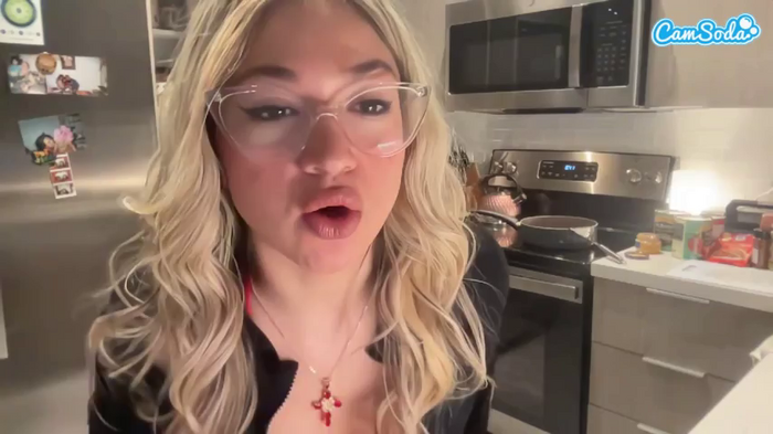 curvyellaxo