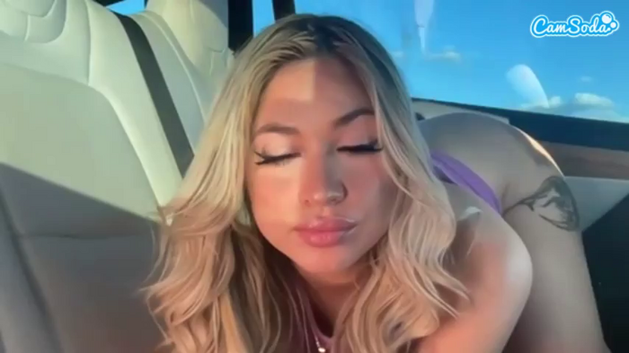 curvyellaxo