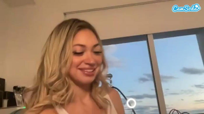 curvyellaxo