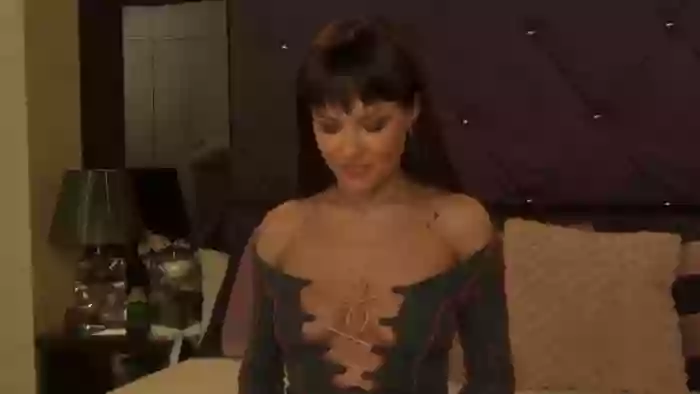 2024/08/29/cams-emma_shy-21-57-00