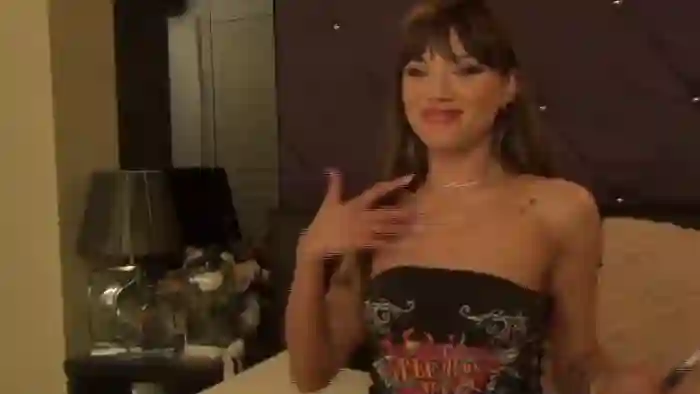 2024/11/30/cams-emma_shy-23-42-25