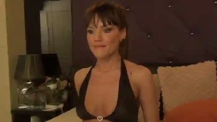 2024/12/06/cams-emma_shy-03-16-50