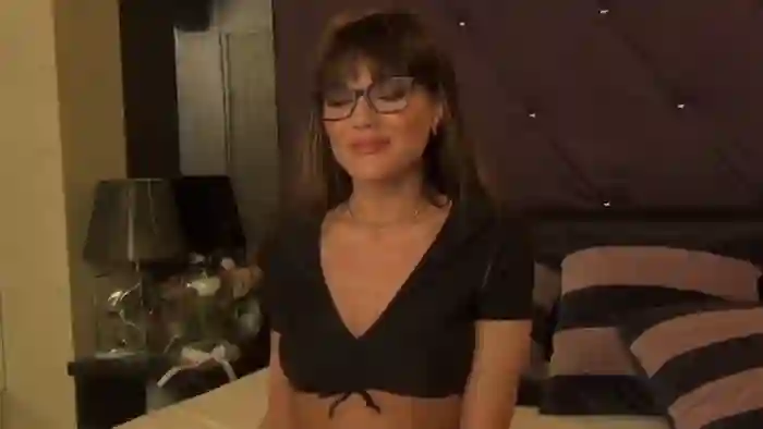 2024/12/18/cams-emma_shy-22-49-56