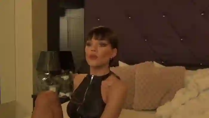 2025/01/08/cams-emma_shy-20-43-43