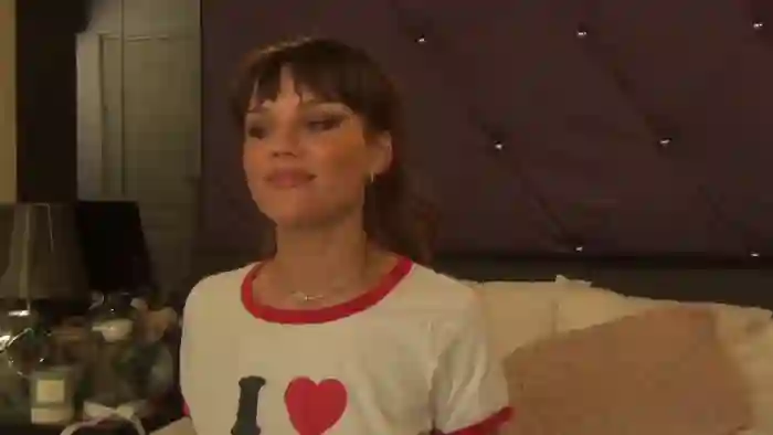 2025/01/10/cams-emma_shy-04-13-44