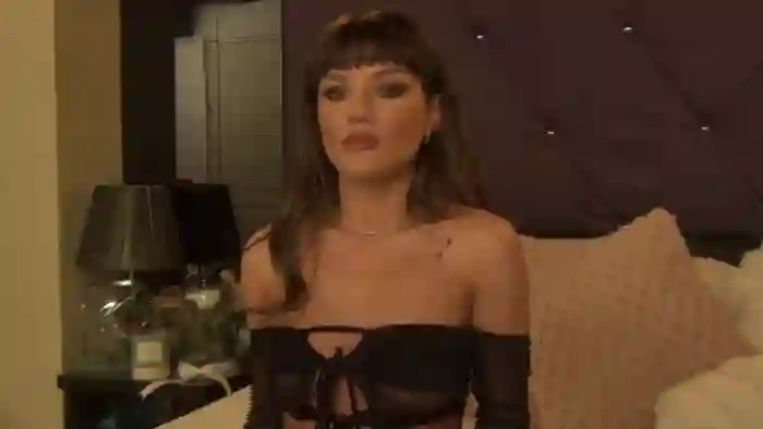 2025/01/10/cams-emma_shy-21-18-22