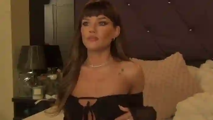 2025/01/10/cams-emma_shy-22-20-53