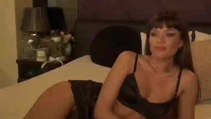 2025/01/13/cams-emma_shy-00-50-57