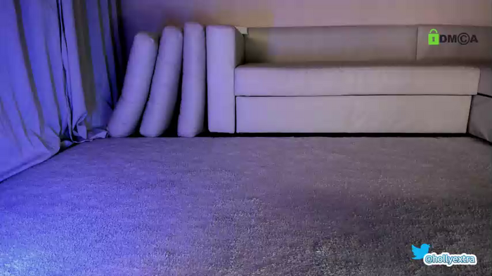 hollyextra