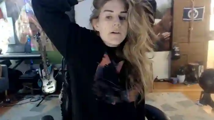 2024/04/27/chaturbate-katiecutie_5-04-00-45