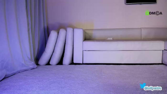 hollyextra