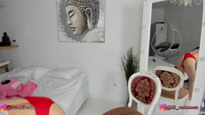 lili_and_niki