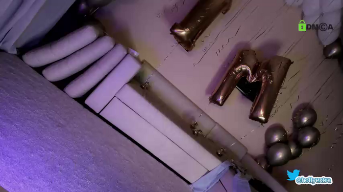 hollyextra