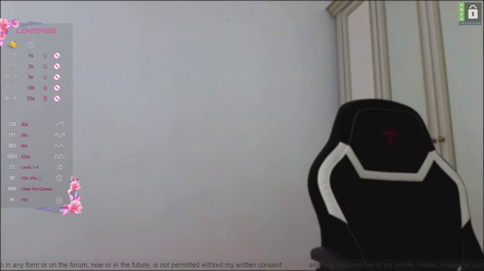small_blondee
