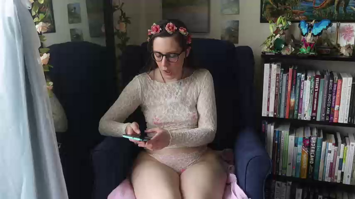ellynaomi