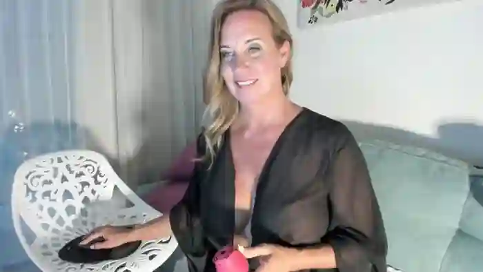 2024/05/05/chaturbate-indianacooper-05-28-48